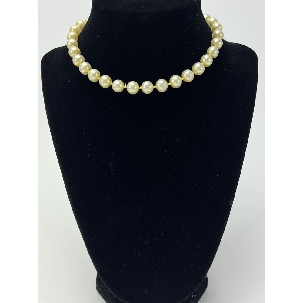 Vintage TRIFARI Silver Tone Ivory Color Glass Faux Pearl Choker Necklace 14.5 in